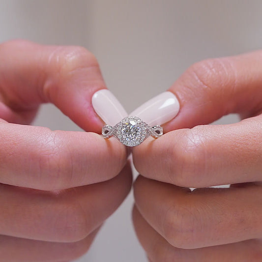 Gleaming Round Cut 1.0ct Halo Design Engagement Ring In Sterling Silver