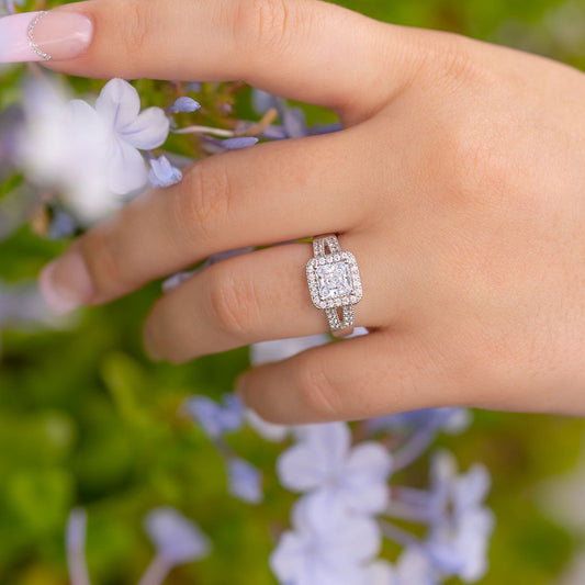 Glistening Princess Cut 1.2ct Halo Design Engagement Ring In Sterling Silver